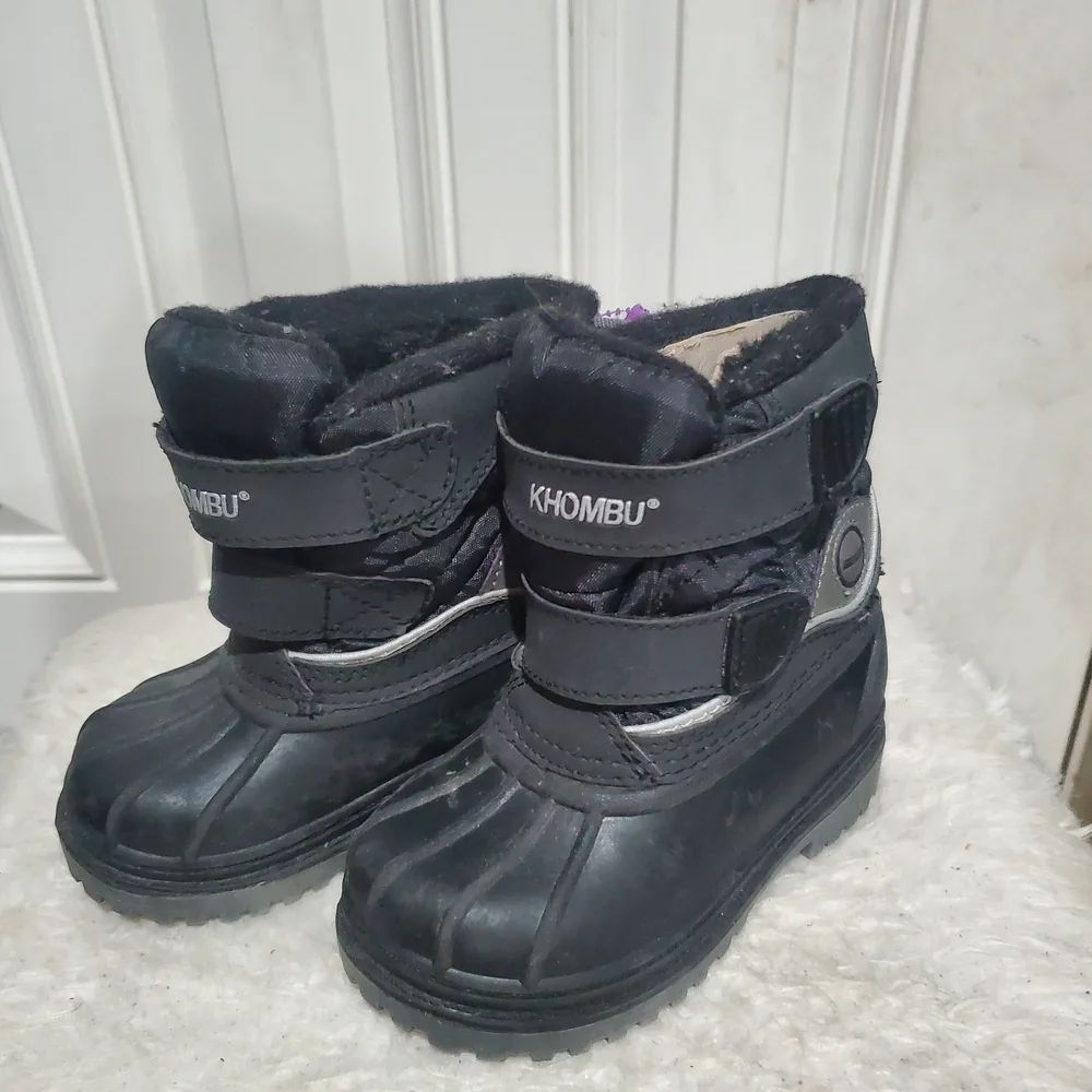 NEW Baby Khombu Snow Boots Size 7M Black and Silver Kids' Snow Boots